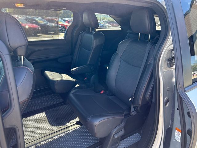 2021 Toyota Sienna XSE FWD 7-Passenger - 23094880 - 7
