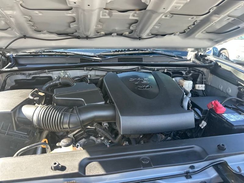 2021 Toyota Tacoma SR5 Double Cab V6 photo 19