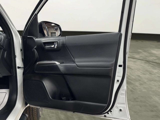 2021 Toyota Tacoma 2WD TRD Sport Double Cab 5' Bed V6 Automatic - 23015653 - 17