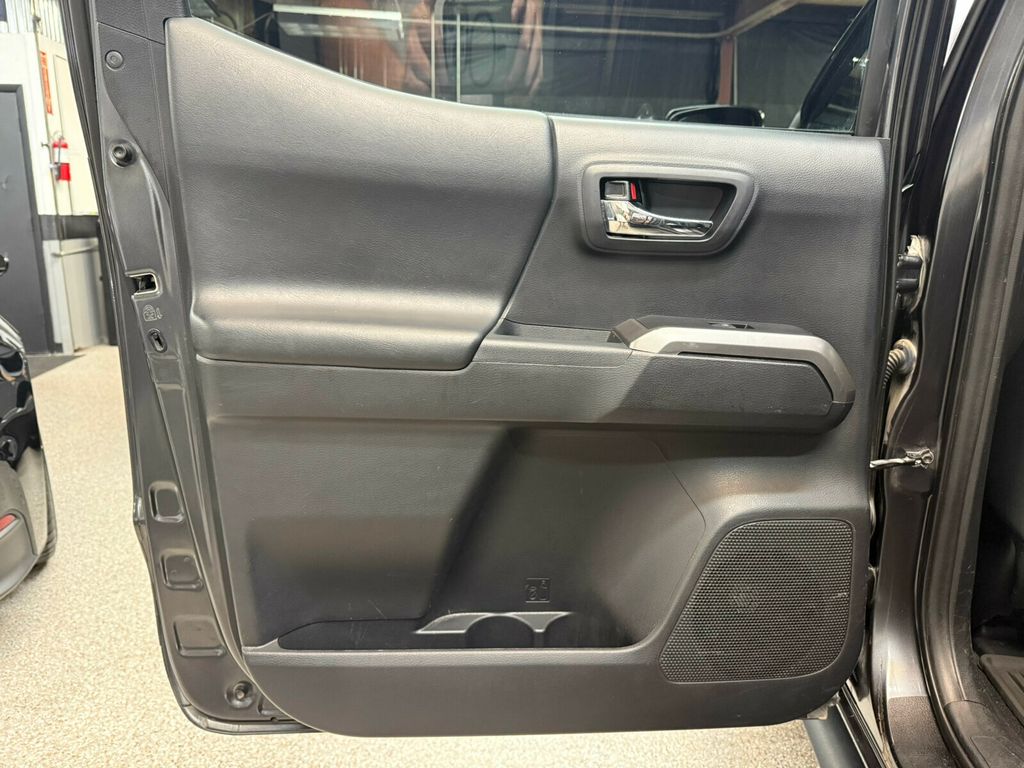2021 Toyota Tacoma 4WD Limited, 4x4, Nightshade Edition, Leather, Carplay - 23044937 - 25
