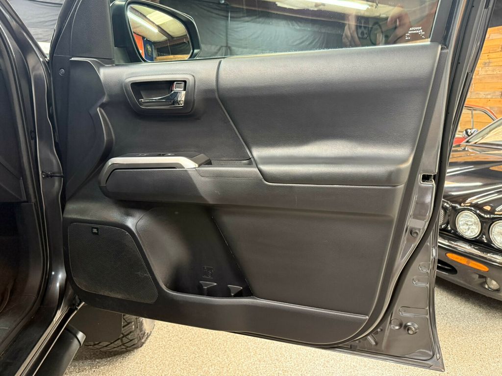 2021 Toyota Tacoma 4WD Limited, 4x4, Nightshade Edition, Leather, Carplay - 23044937 - 29