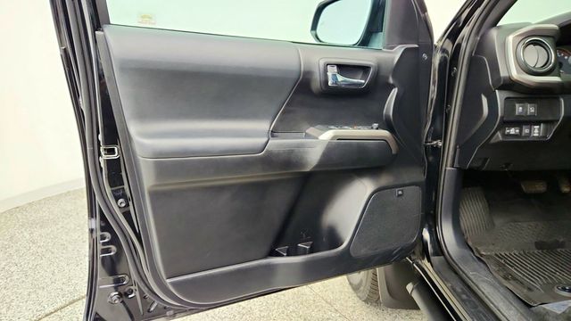 2021 Toyota Tacoma 4WD Limited 4x4 w/ Nightshade Edition, Tube Steps & Tonneau Cover - 23094167 - 10