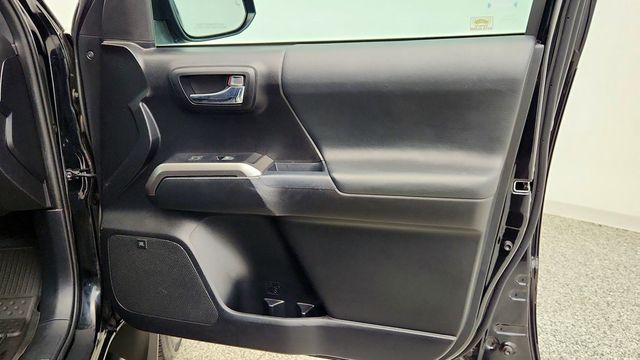 2021 Toyota Tacoma 4WD Limited 4x4 w/ Nightshade Edition, Tube Steps & Tonneau Cover - 23094167 - 27