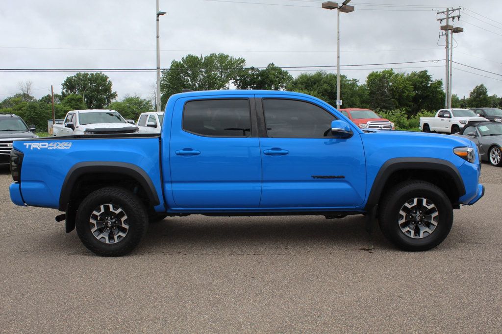 2021 Toyota Tacoma 4x4 TRD photo 2