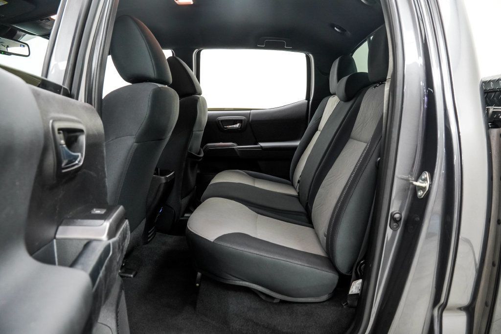Toyota Tacoma photo 19