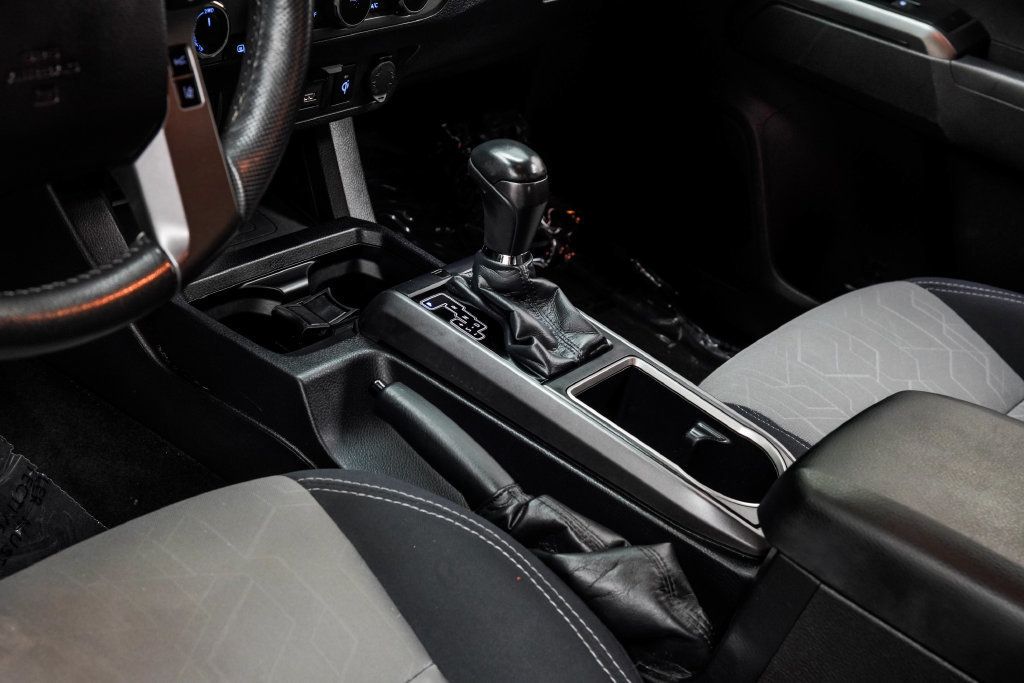 Toyota Tacoma photo 21