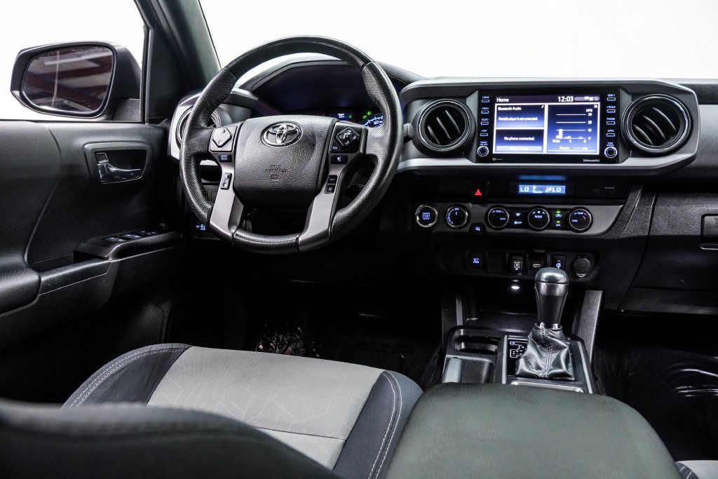 Toyota Tacoma photo 24