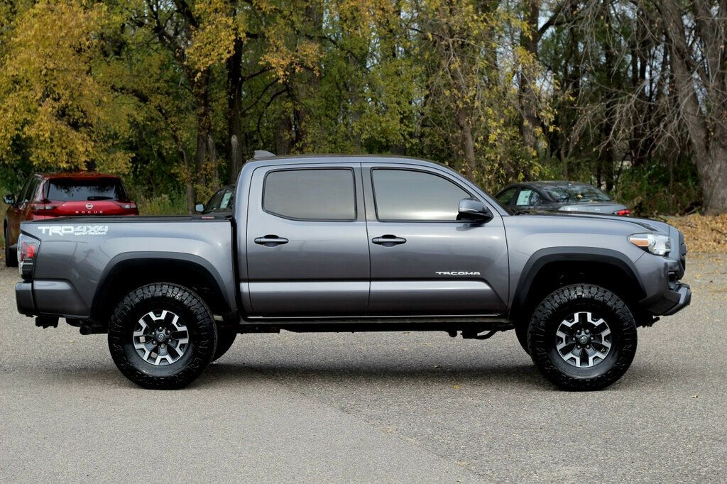 2021 Toyota Tacoma 4x4 TRD photo 2