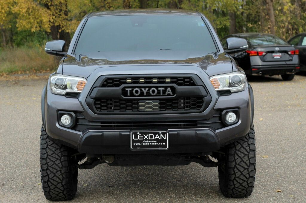2021 Toyota Tacoma 4x4 TRD photo 3