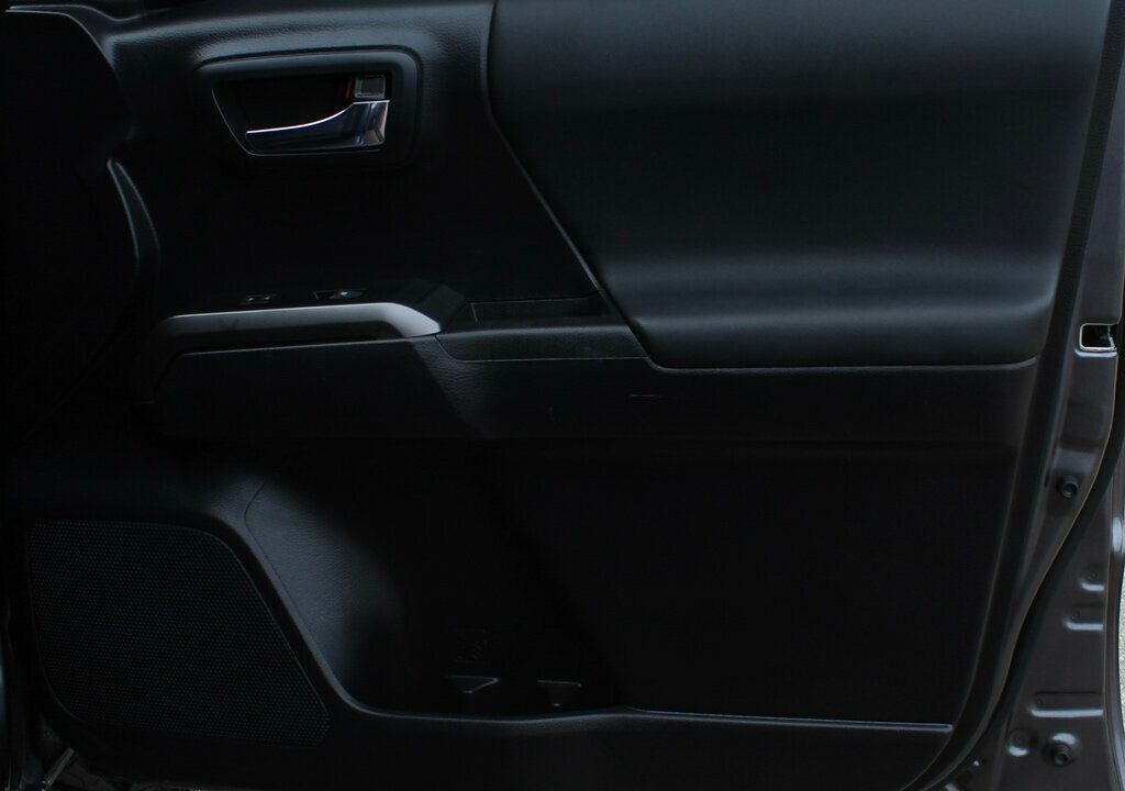 2021 Toyota Tacoma 4x4 TRD photo 4