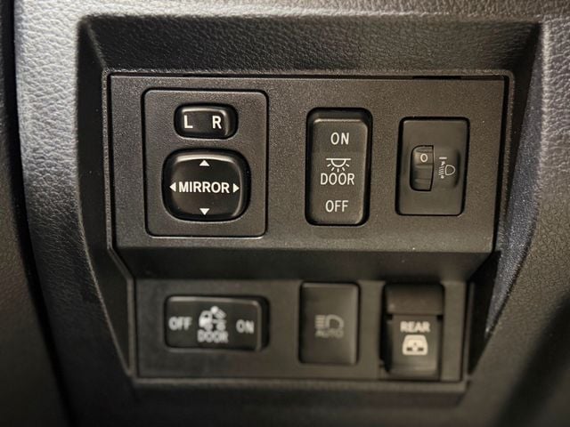 2021 Toyota Tundra 4WD SR5 CrewMax 5.5' Bed 5.7L - 22967196 - 27