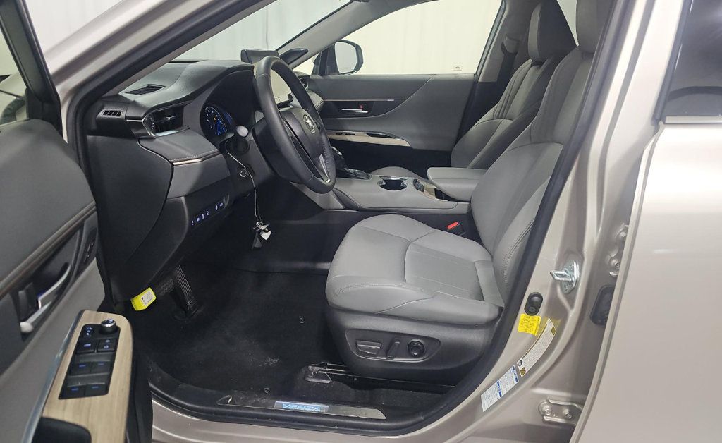 2021 Toyota Venza Limited photo 2