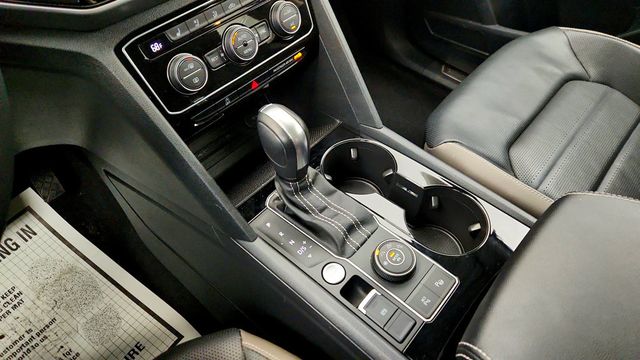 2021 Volkswagen Atlas 2021.5 2.0T SEL Premium 4MOTION w/ 2nd-Row Dual Captain's Chairs - 23015751 - 16