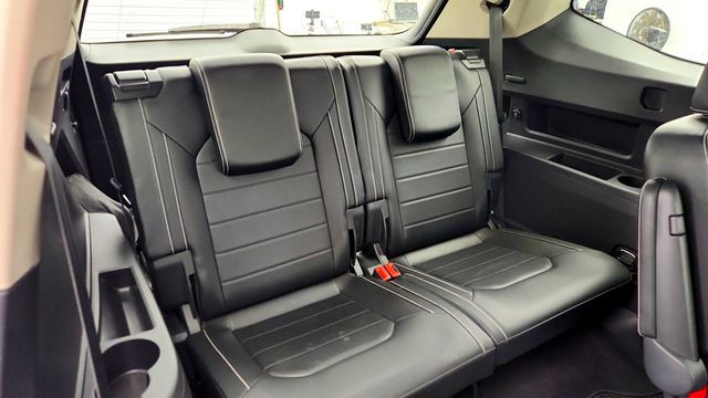 2021 Volkswagen Atlas 2021.5 2.0T SEL Premium 4MOTION w/ 2nd-Row Dual Captain's Chairs - 23015751 - 23