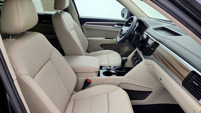 2021 Volkswagen Atlas 2021.5 3.6L V6 SEL 4MOTION w/ Captain's Chairs - 23056579 - 25