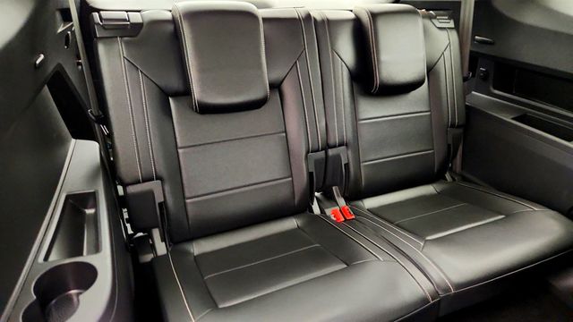 2021 Volkswagen Atlas 2021.5 3.6L V6 SE w/Technology 4MOTION w/ Panoramic Sunroof - 23009120 - 22