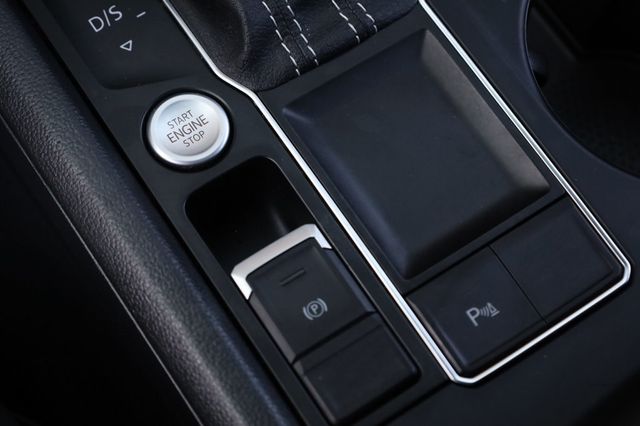 2021 Volkswagen Atlas 3.6L V6 SE w/Technology FWD - 22972620 - 45