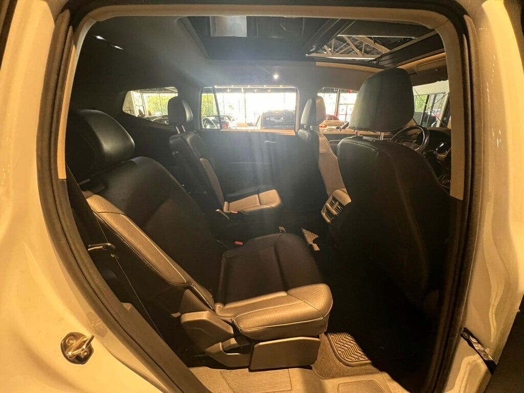 2021 Volkswagen Atlas LocalTrade/SE/Technology/PanoRoofPkg/HtdSeats/AppleCarplay/NAV - 23040579 - 17