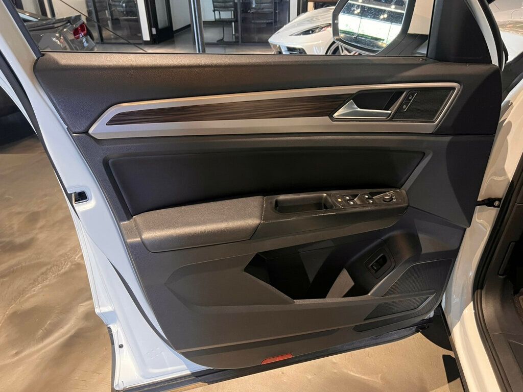 2021 Volkswagen Atlas LocalTrade/SE/Technology/PanoRoofPkg/HtdSeats/AppleCarplay/NAV - 23040579 - 5