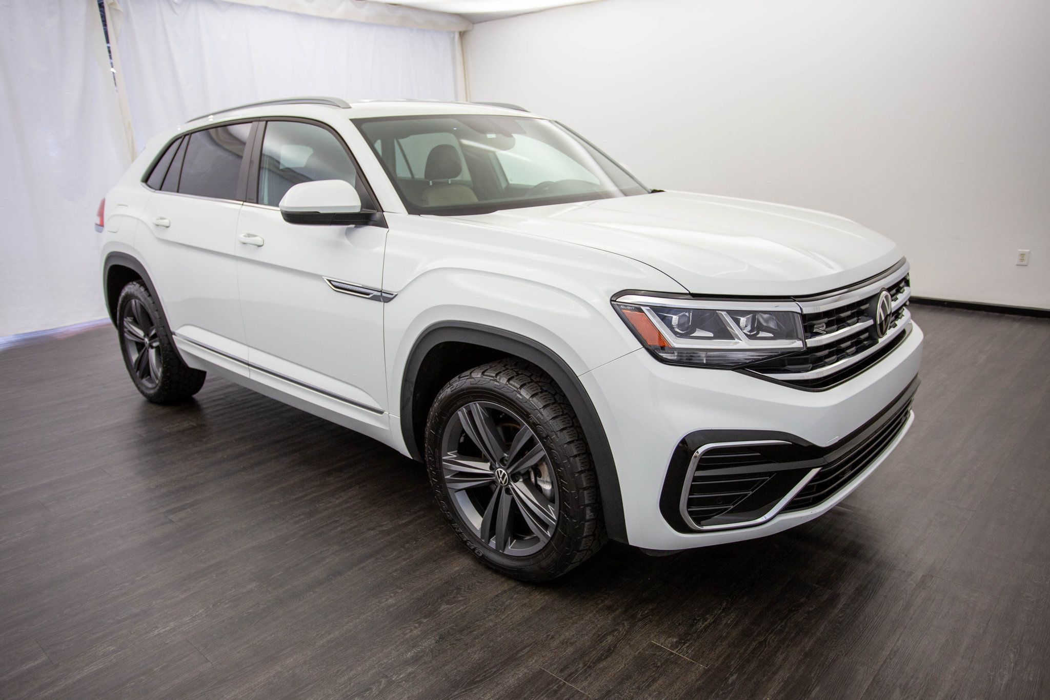 2021 Volkswagen Atlas Cross Sport V6 SE Technology R-Line photo 3