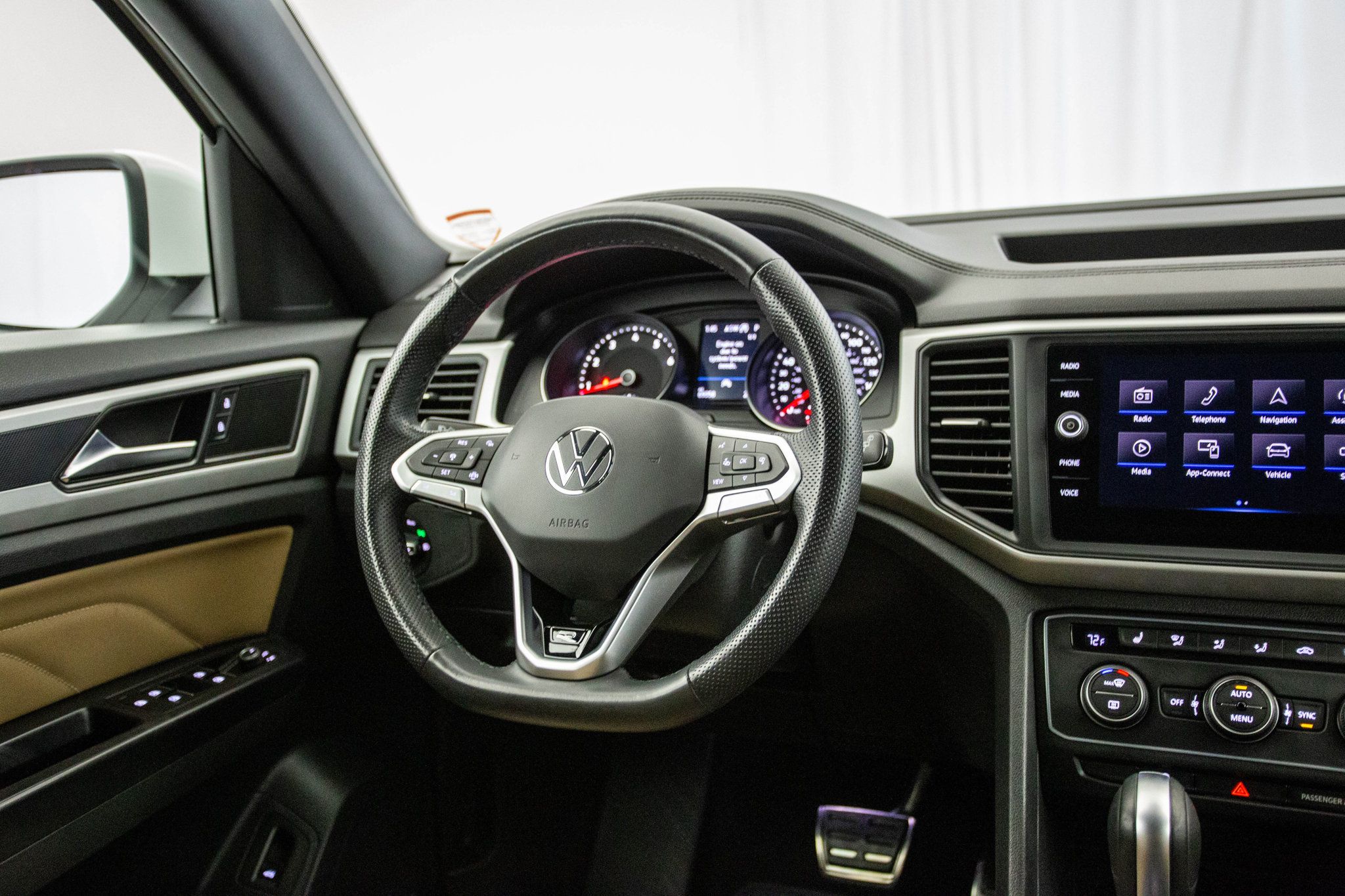 2021 Volkswagen Atlas Cross Sport V6 SE Technology R-Line photo 5