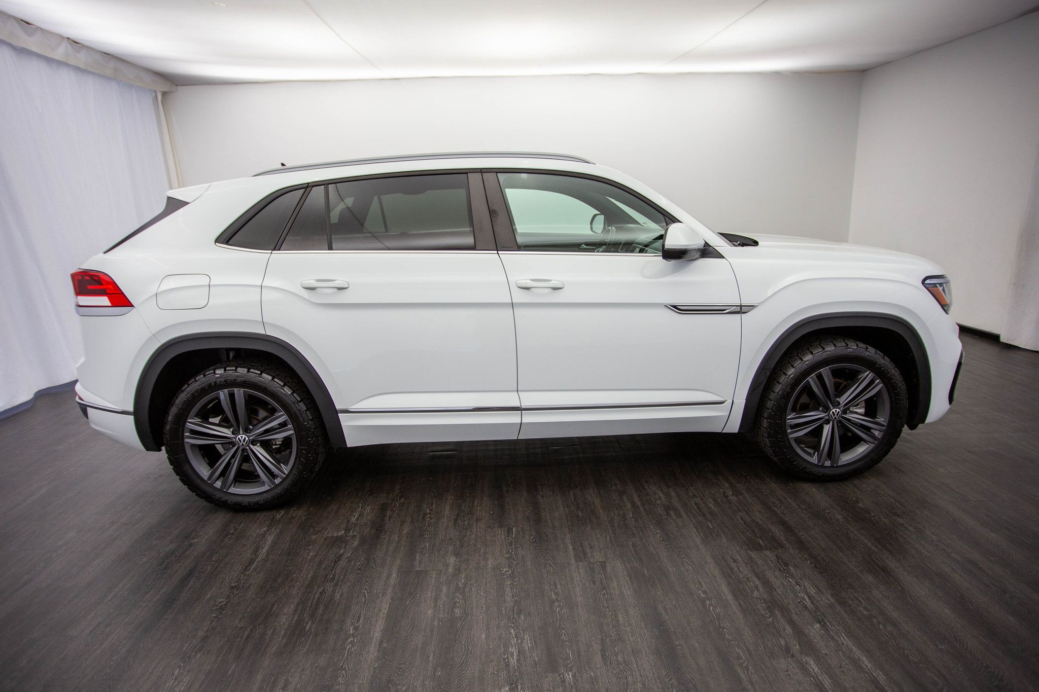 2021 Volkswagen Atlas Cross Sport V6 SE Technology R-Line photo 7