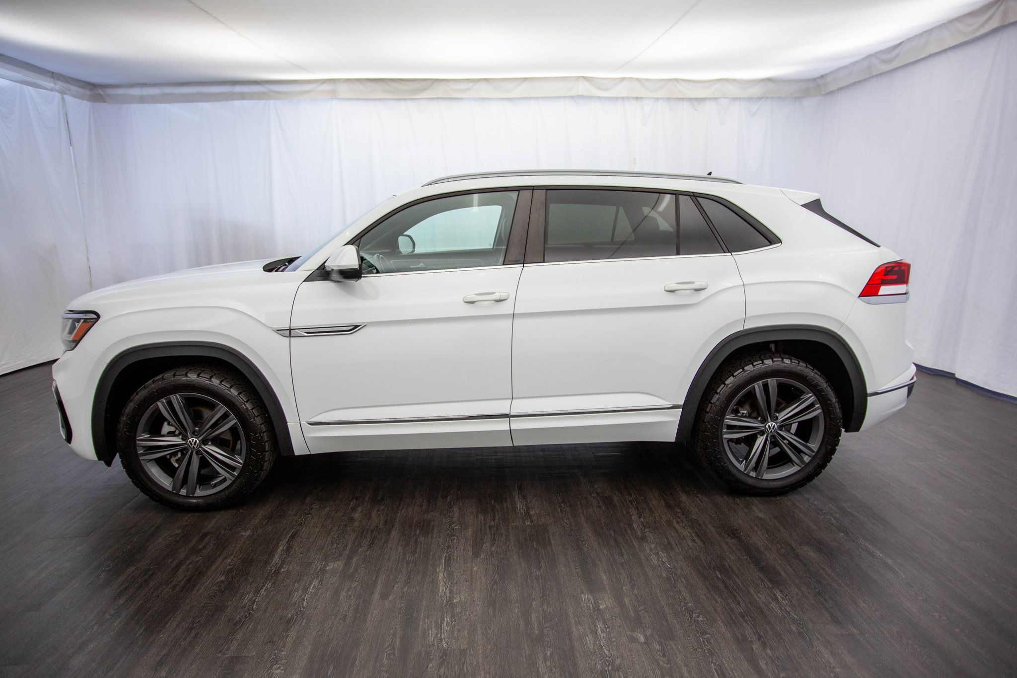 2021 Volkswagen Atlas Cross Sport V6 SE Technology R-Line photo 8