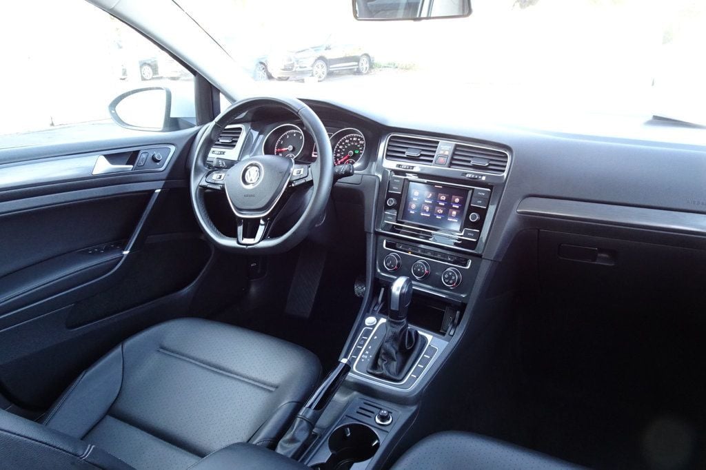 2021 Volkswagen Golf TSI photo 10