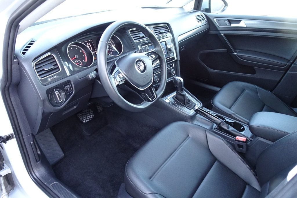 2021 Volkswagen Golf TSI photo 11