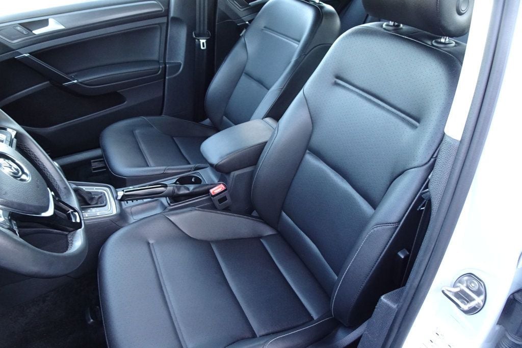 2021 Volkswagen Golf TSI photo 12