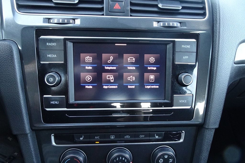 2021 Volkswagen Golf TSI photo 17