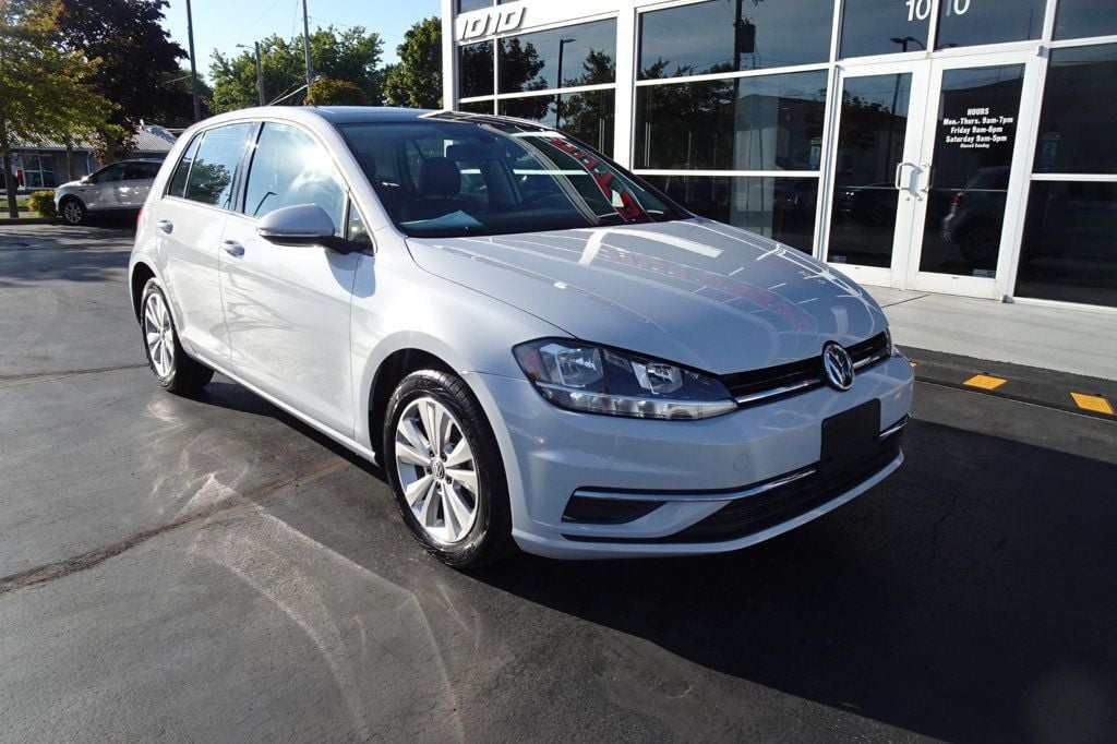 2021 Volkswagen Golf TSI photo 2