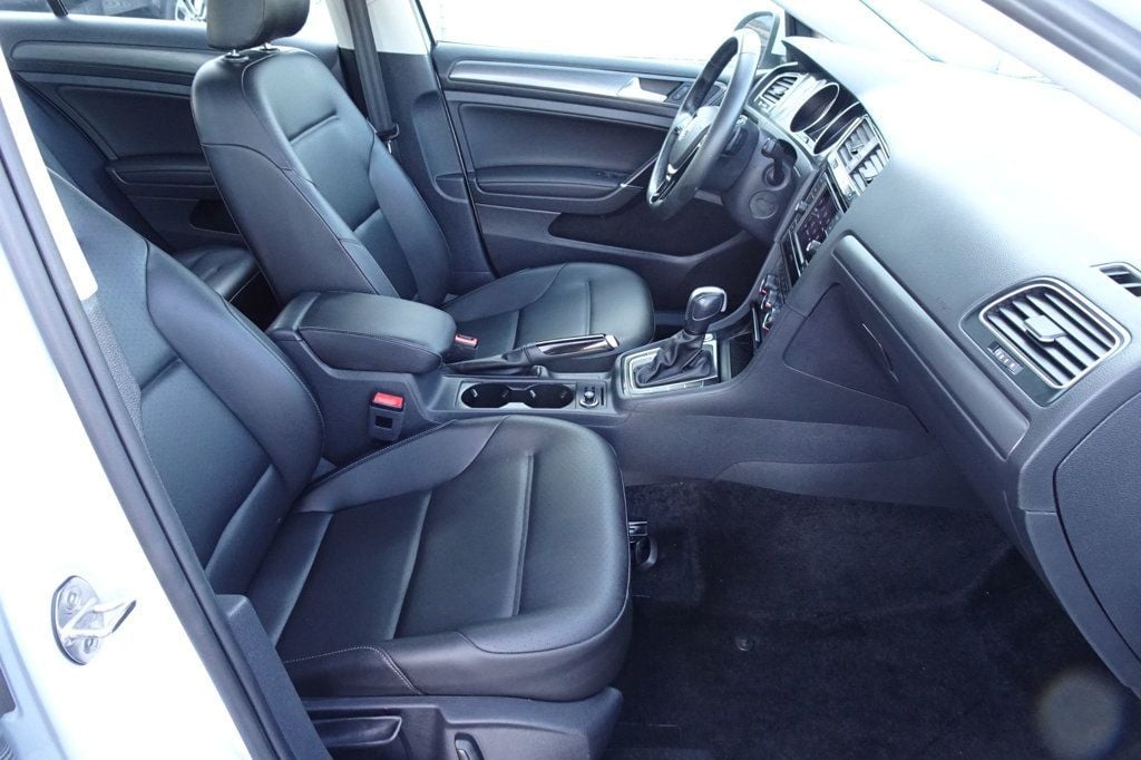 2021 Volkswagen Golf TSI photo 9