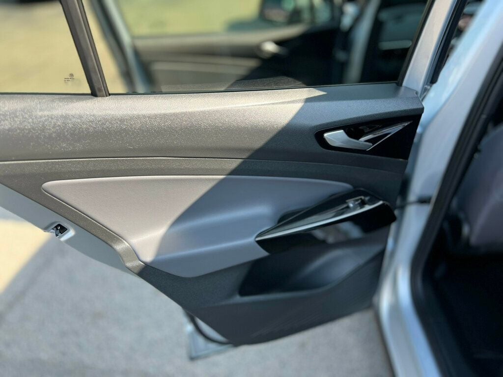 2021 Volkswagen ID.4 Pro photo 12