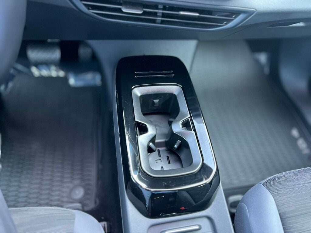 2021 Volkswagen ID.4 Pro photo 21