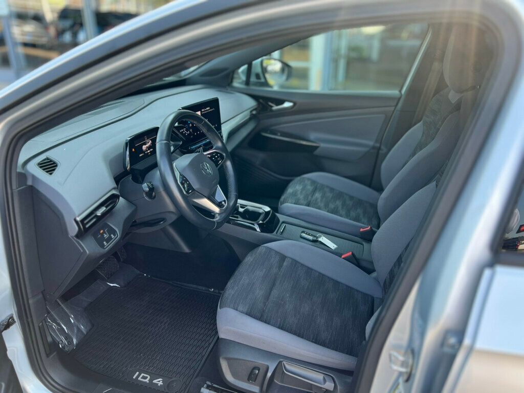 2021 Volkswagen ID.4 Pro photo 9