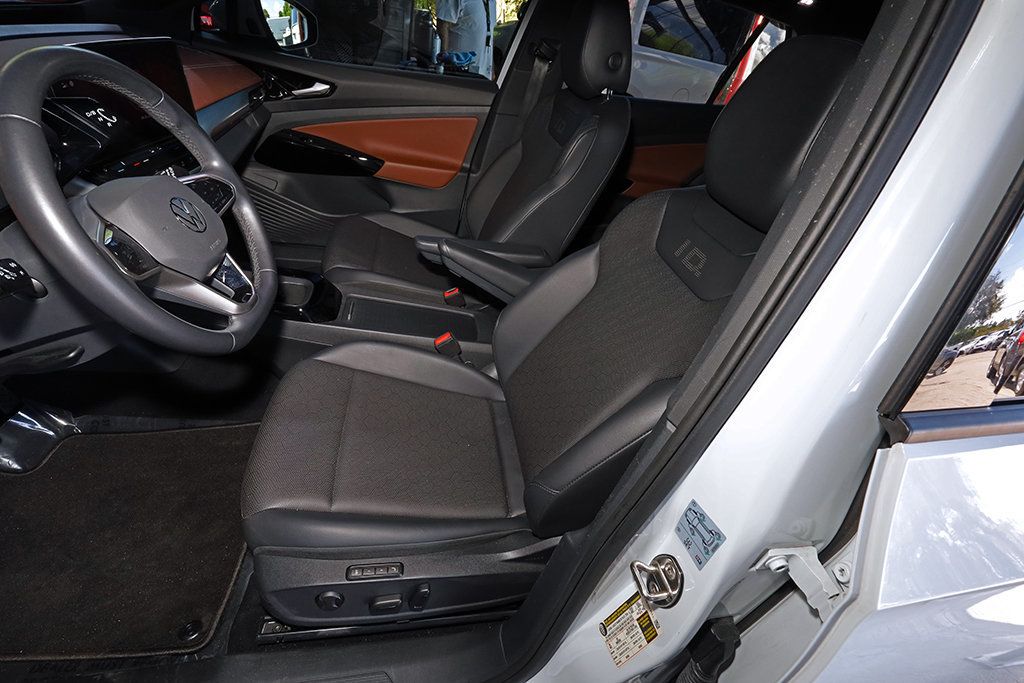 2021 Volkswagen ID.4 Pro S photo 12