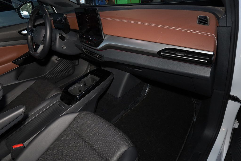 2021 Volkswagen ID.4 Pro S photo 24