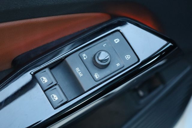 2021 Volkswagen ID.4 Pro S RWD - 22939910 - 34