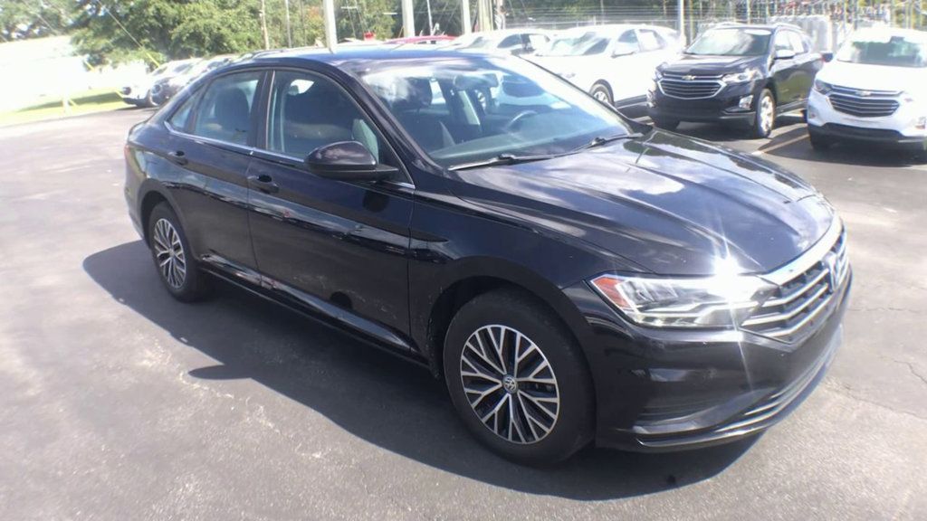 2021 Volkswagen Jetta SE R-Line photo 2