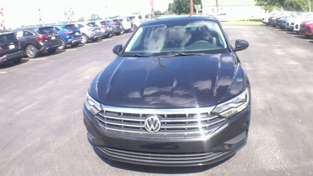 2021 Volkswagen Jetta SE R-Line photo 3