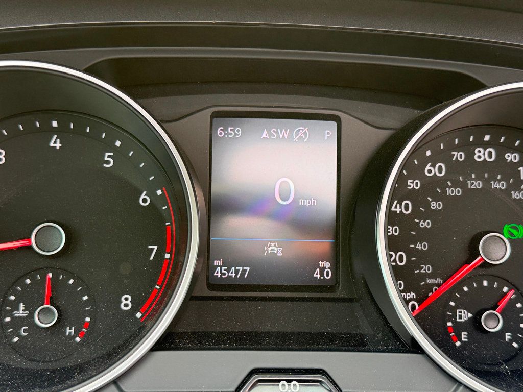 2021 Volkswagen Tiguan SE photo 13
