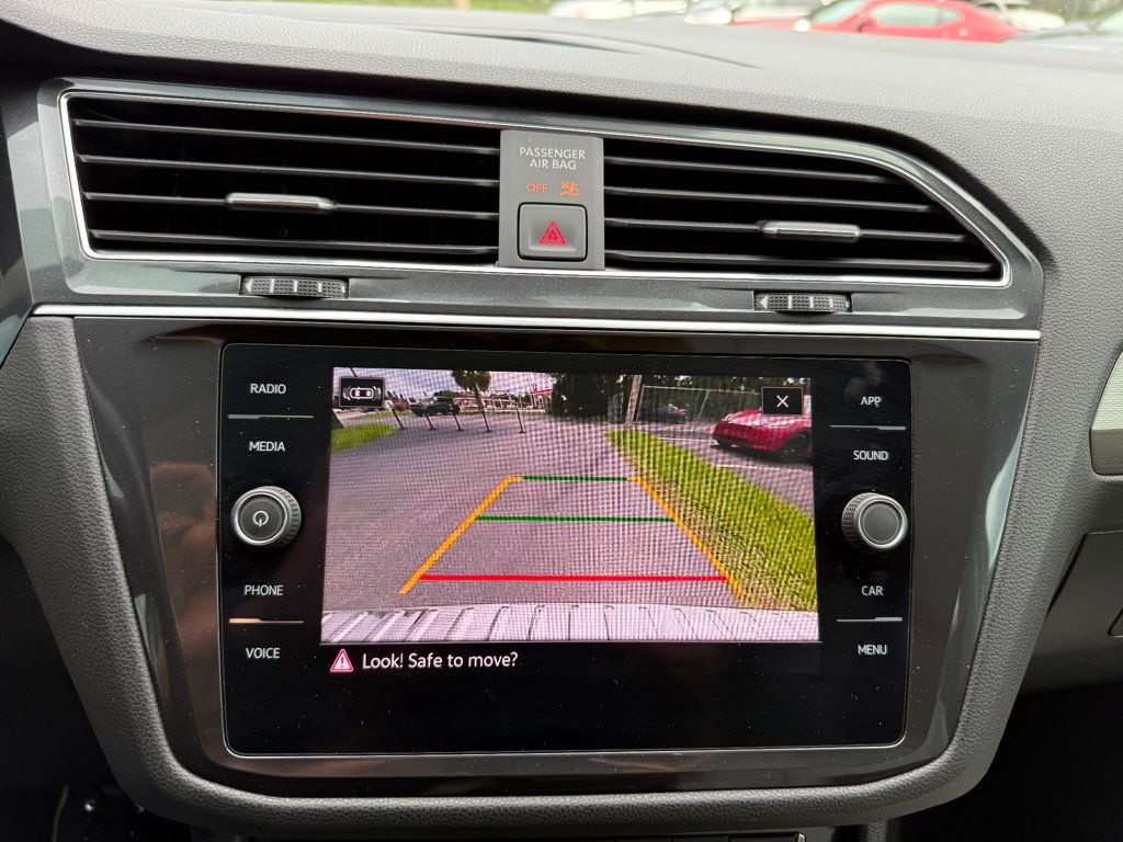 2021 Volkswagen Tiguan SE photo 16