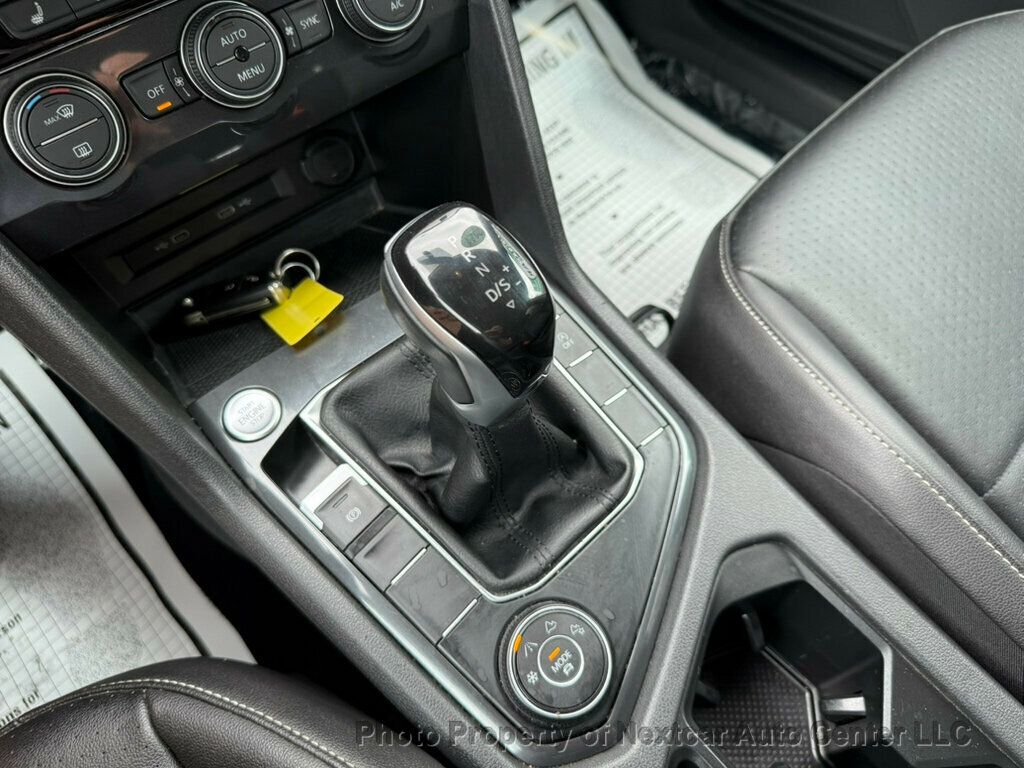 2021 Volkswagen Tiguan SEL photo 19