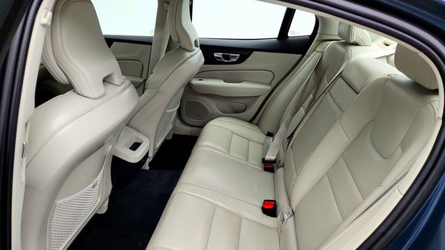 2021 Volvo S60 T5 FWD Momentum w/ Climate Pkg & harman/kardon Premium Audio - 23097636 - 17