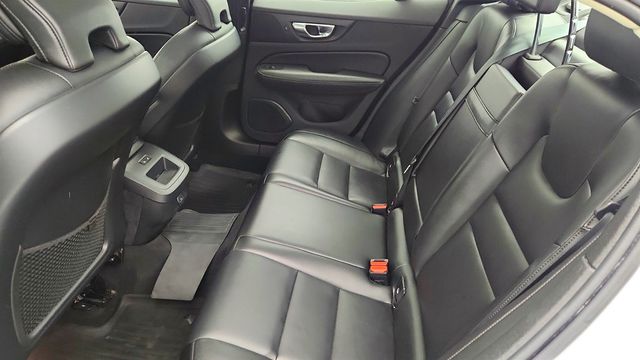 2021 Volvo S60 T6 AWD Momentum with Advanced, Premium & Climate Packages - 22988246 - 20