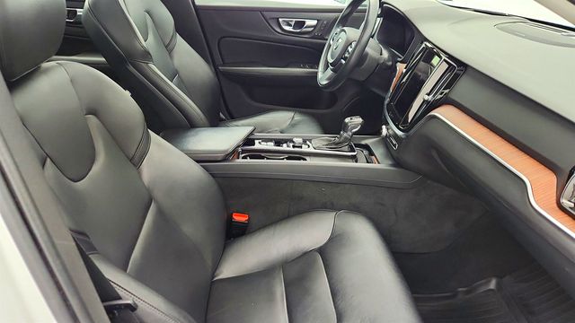 2021 Volvo S60 T6 AWD Momentum with Advanced, Premium & Climate Packages - 22988246 - 23