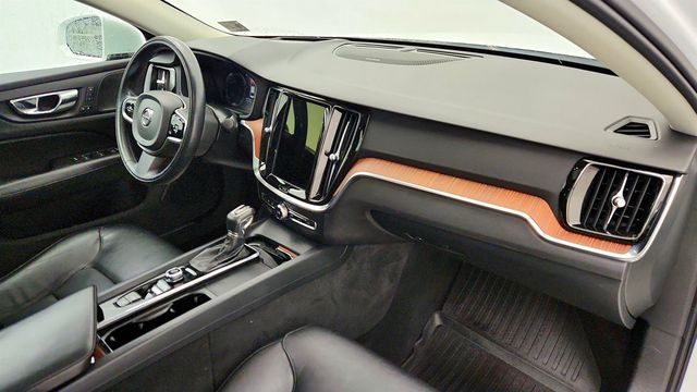 2021 Volvo S60 T6 AWD Momentum with Advanced, Premium & Climate Packages - 22988246 - 24