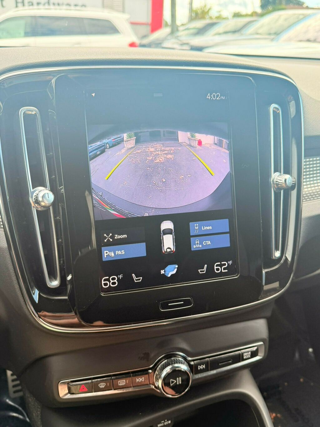 2021 Volvo XC40 R-Design photo 29