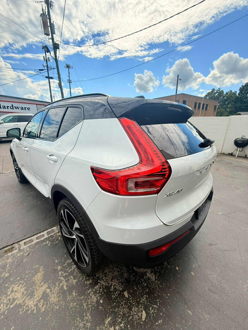 2021 Volvo XC40 R-Design photo 3